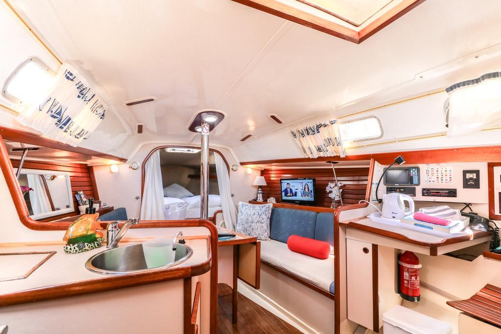 Bateau-hôtel Live A Nautical-sport Experience *